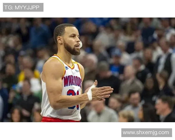 2017年勇士与开拓者激战回顾：一场篮球盛宴的精彩瞬间与战术分析