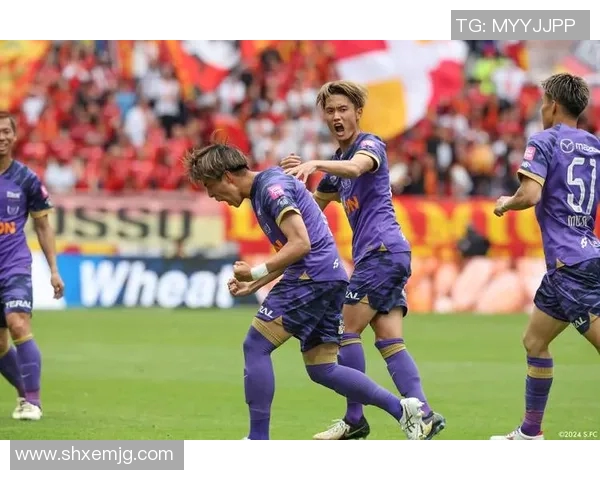 阪樱花与广岛三箭激战正酣谁能在这场对决中笑到最后