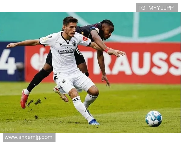 莱比锡红牛逆转击败弗赖堡豪取三分的胜利！