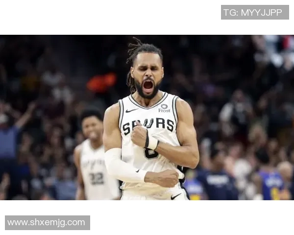 特雷杨引领新一代篮球风潮展现超凡球技与领袖魅力 特雷杨引领新一代篮球风潮展现超凡球技与领袖魅力