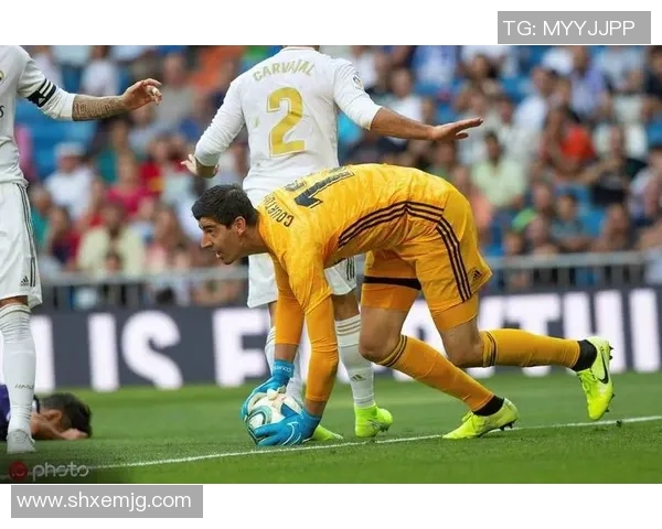 库尔图瓦：守护球门的传奇门将与他的辉煌足球生涯